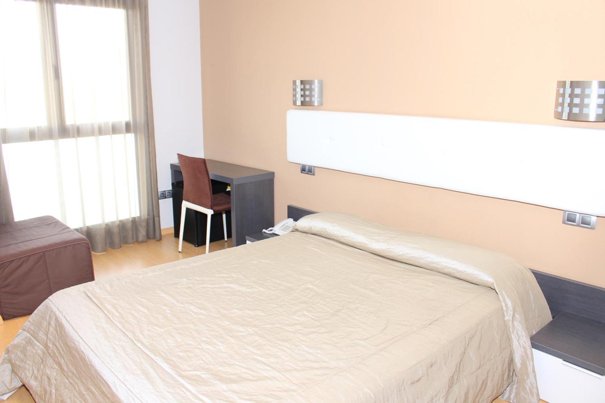 Hotel Ciutat D'アンポスタ 部屋 写真