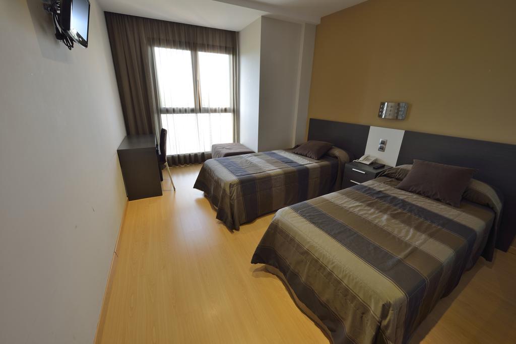 Hotel Ciutat D'アンポスタ エクステリア 写真