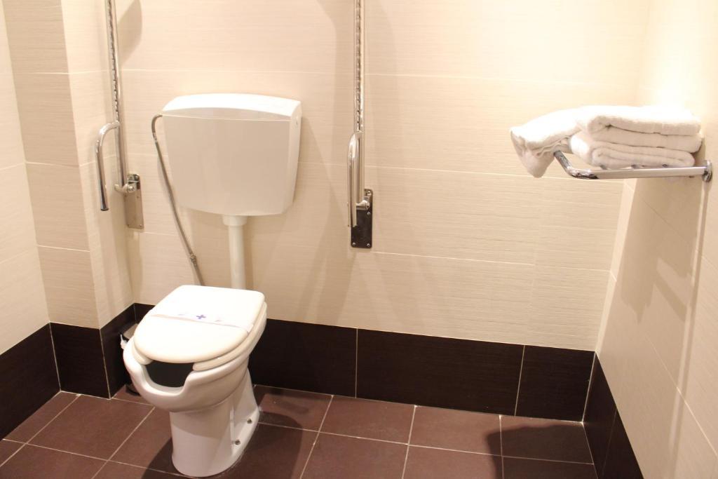 Hotel Ciutat D'アンポスタ エクステリア 写真